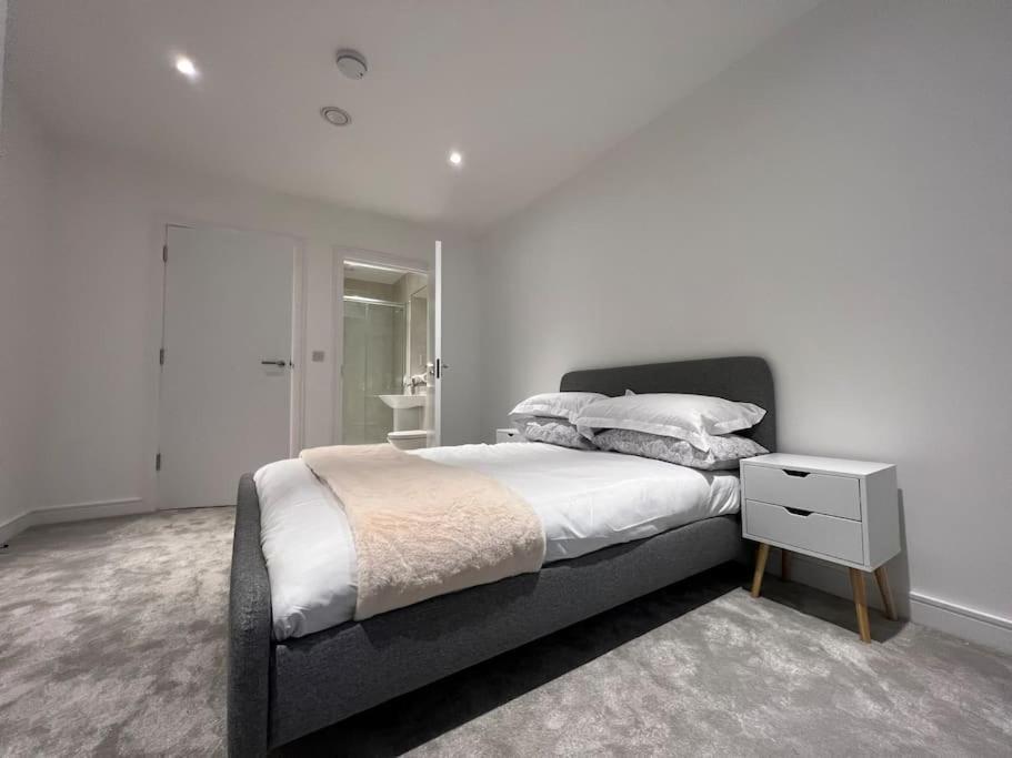 2 Bed Penthouse Style Apartment Londra Dış mekan fotoğraf