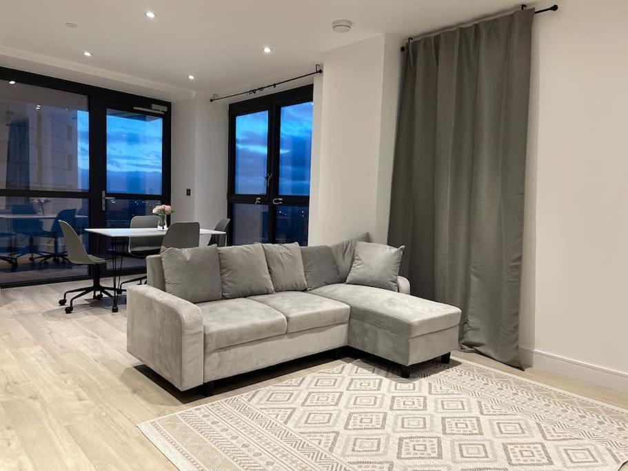 2 Bed Penthouse Style Apartment Londra Dış mekan fotoğraf